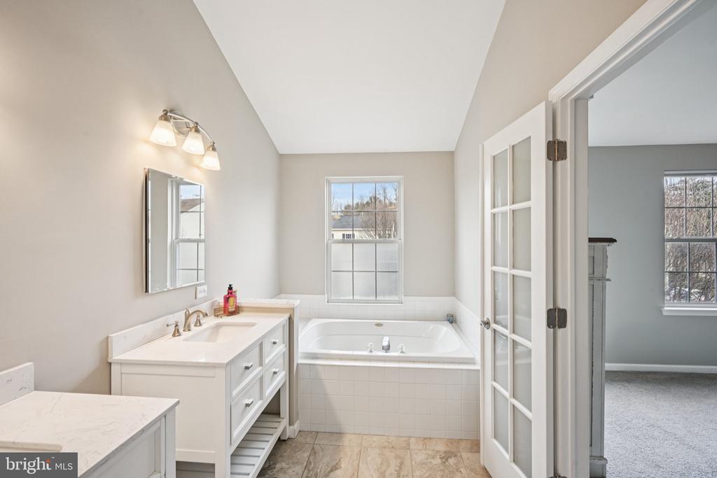4 CHEYENNE COURT
