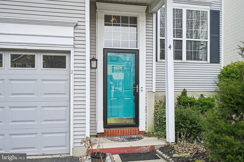 4 CHEYENNE COURT