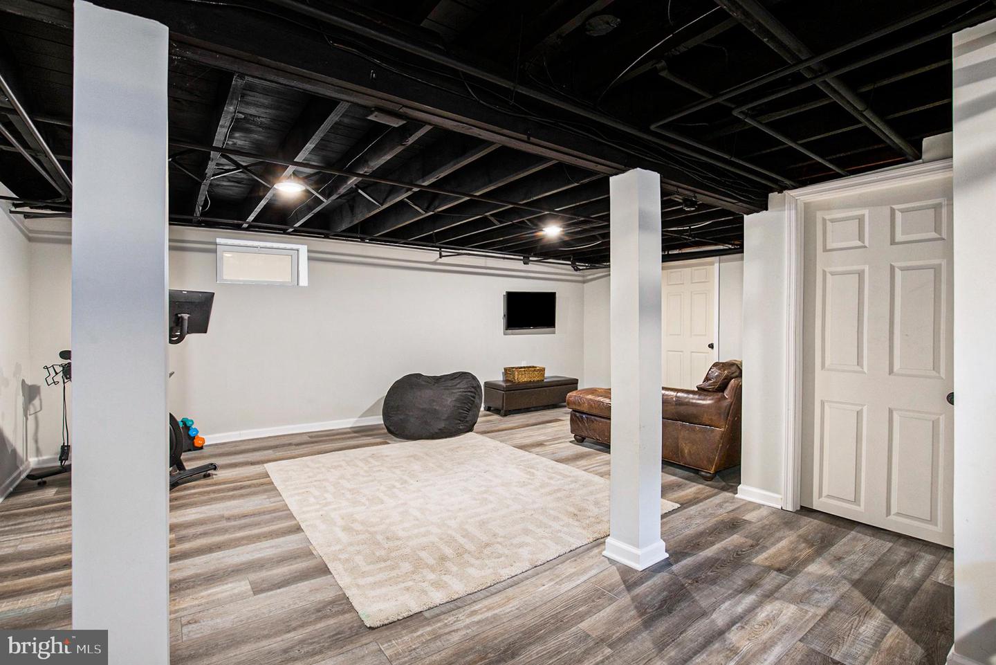 33 E Vassar Rd