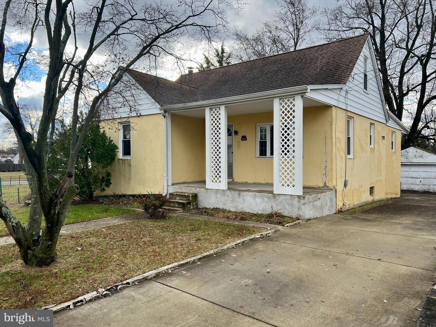 708 Station Ave