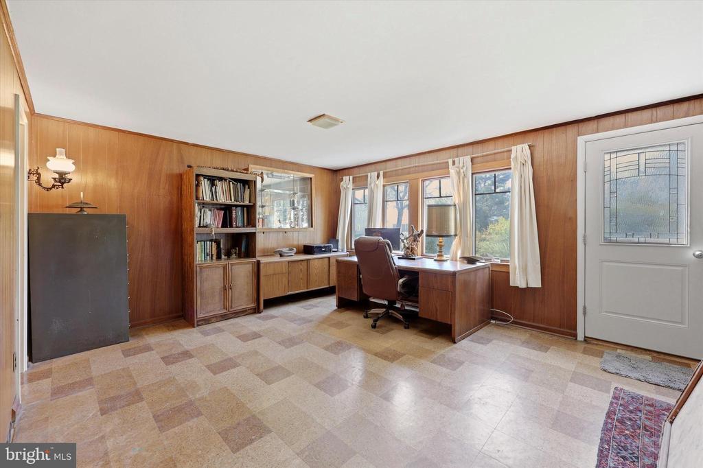 305 TEAROSE LANE