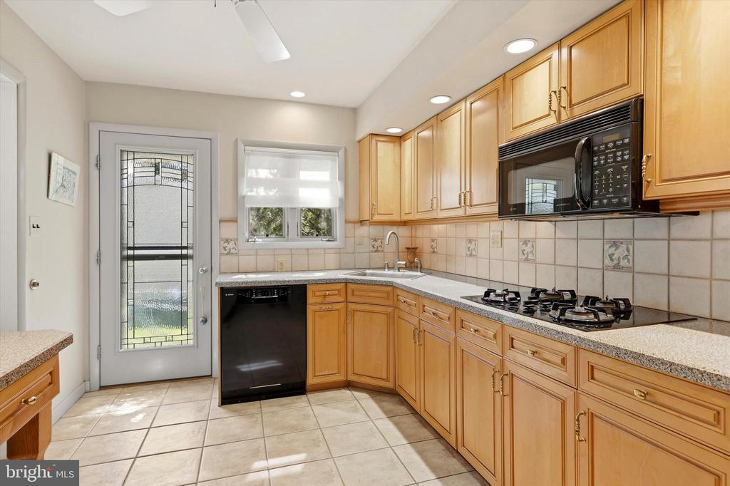 305 TEAROSE LANE