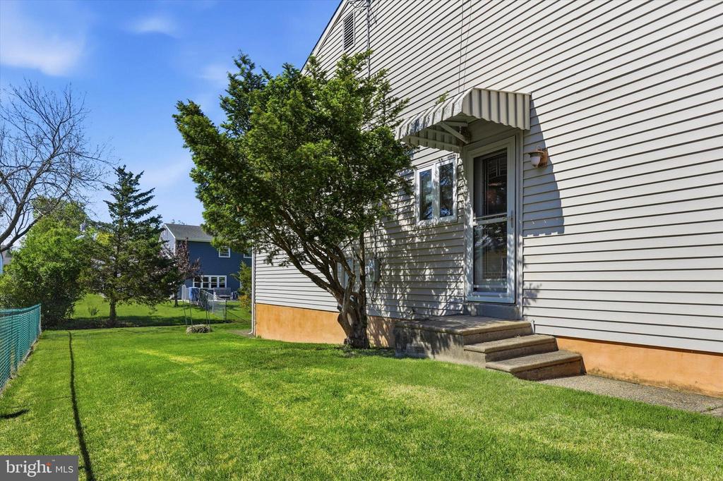 305 TEAROSE LANE