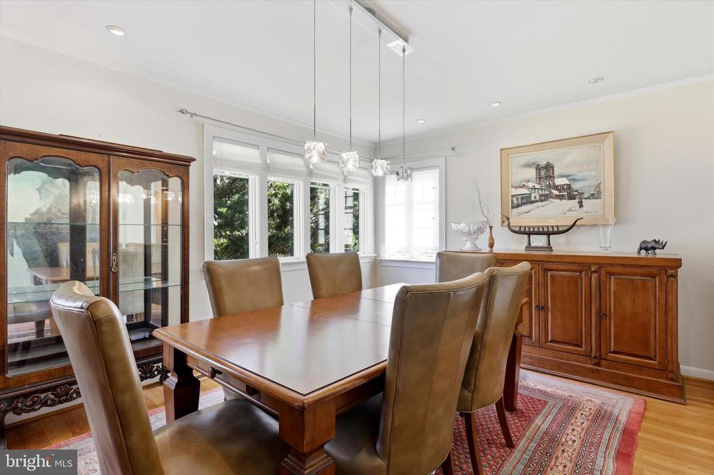 305 TEAROSE LANE