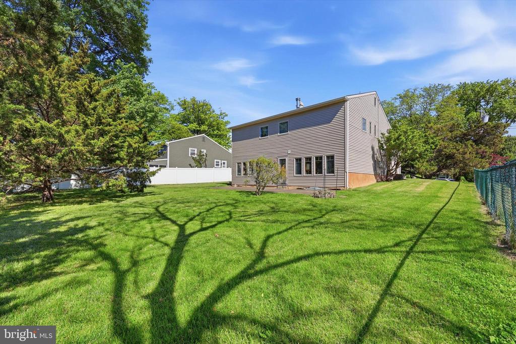 305 TEAROSE LANE