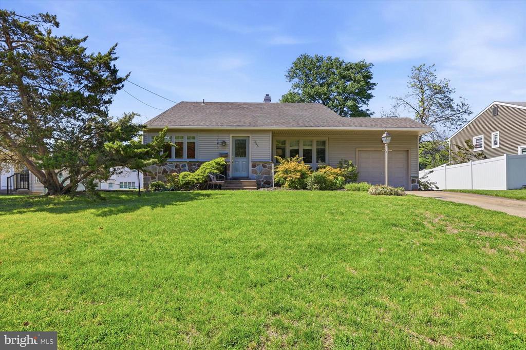 305 TEAROSE LANE