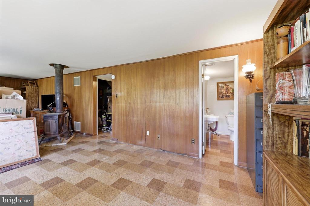 305 TEAROSE LANE