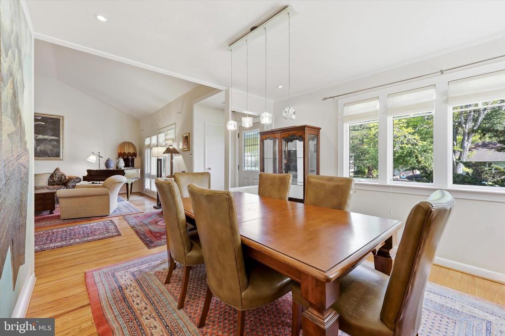 305 TEAROSE LANE