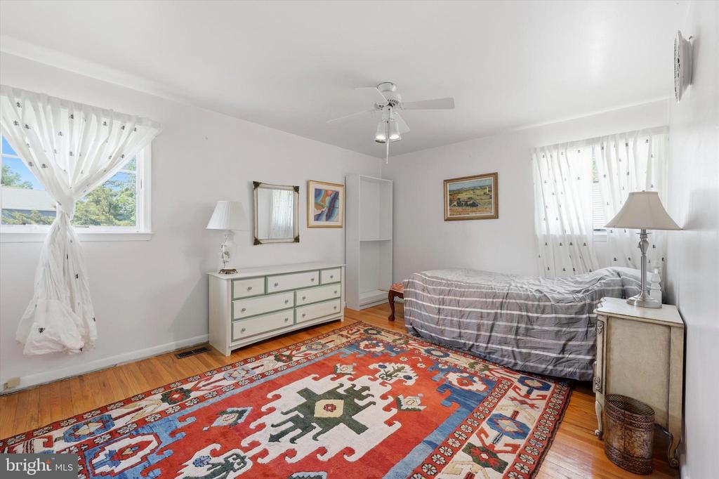 305 TEAROSE LANE