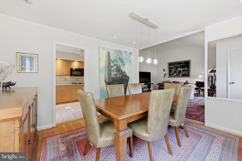 305 TEAROSE LANE