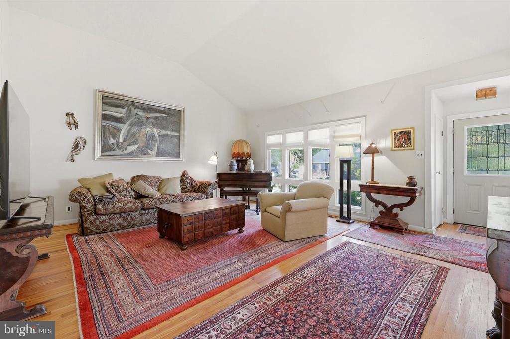 305 TEAROSE LANE
