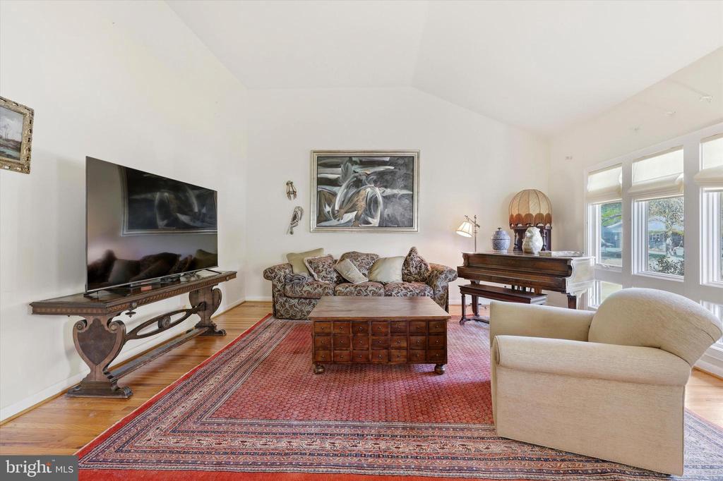 305 TEAROSE LANE