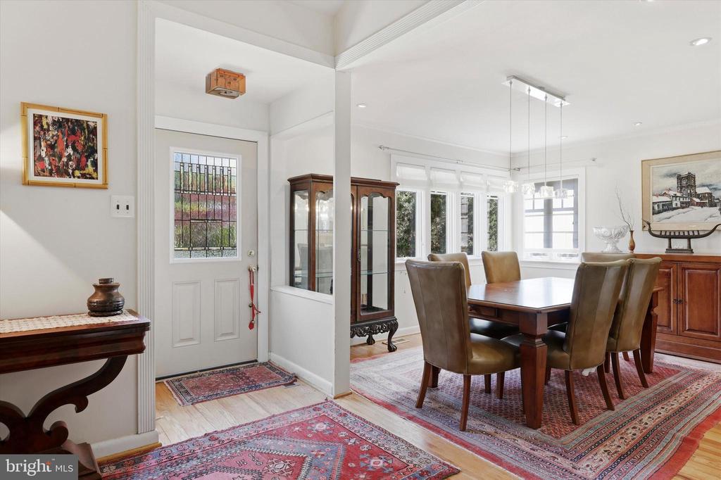 305 TEAROSE LANE