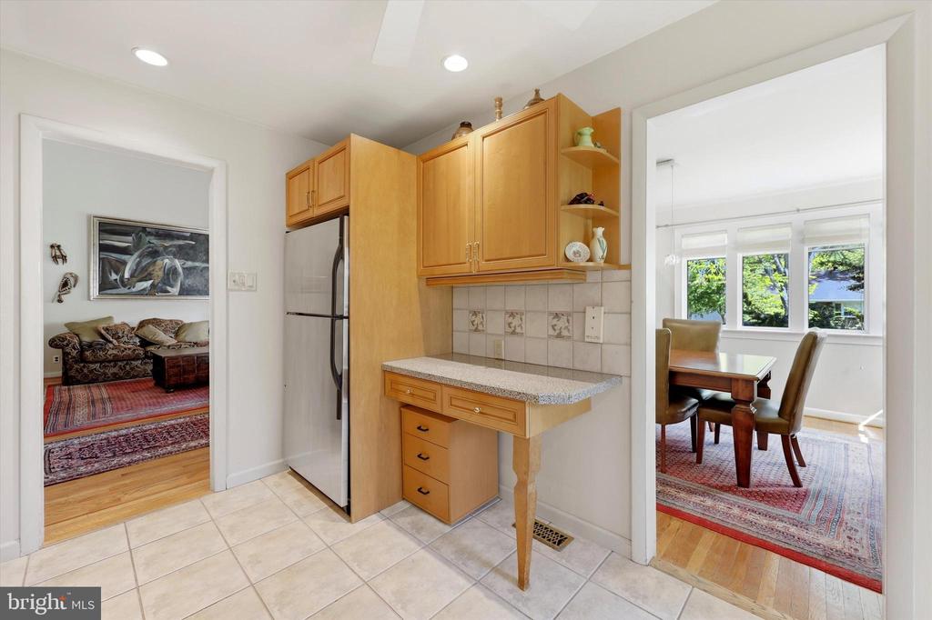 305 TEAROSE LANE