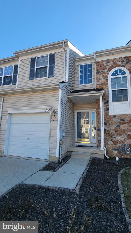 206 CHANCELLOR DR