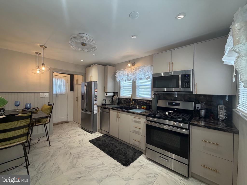 117 ABERNETHY DRIVE