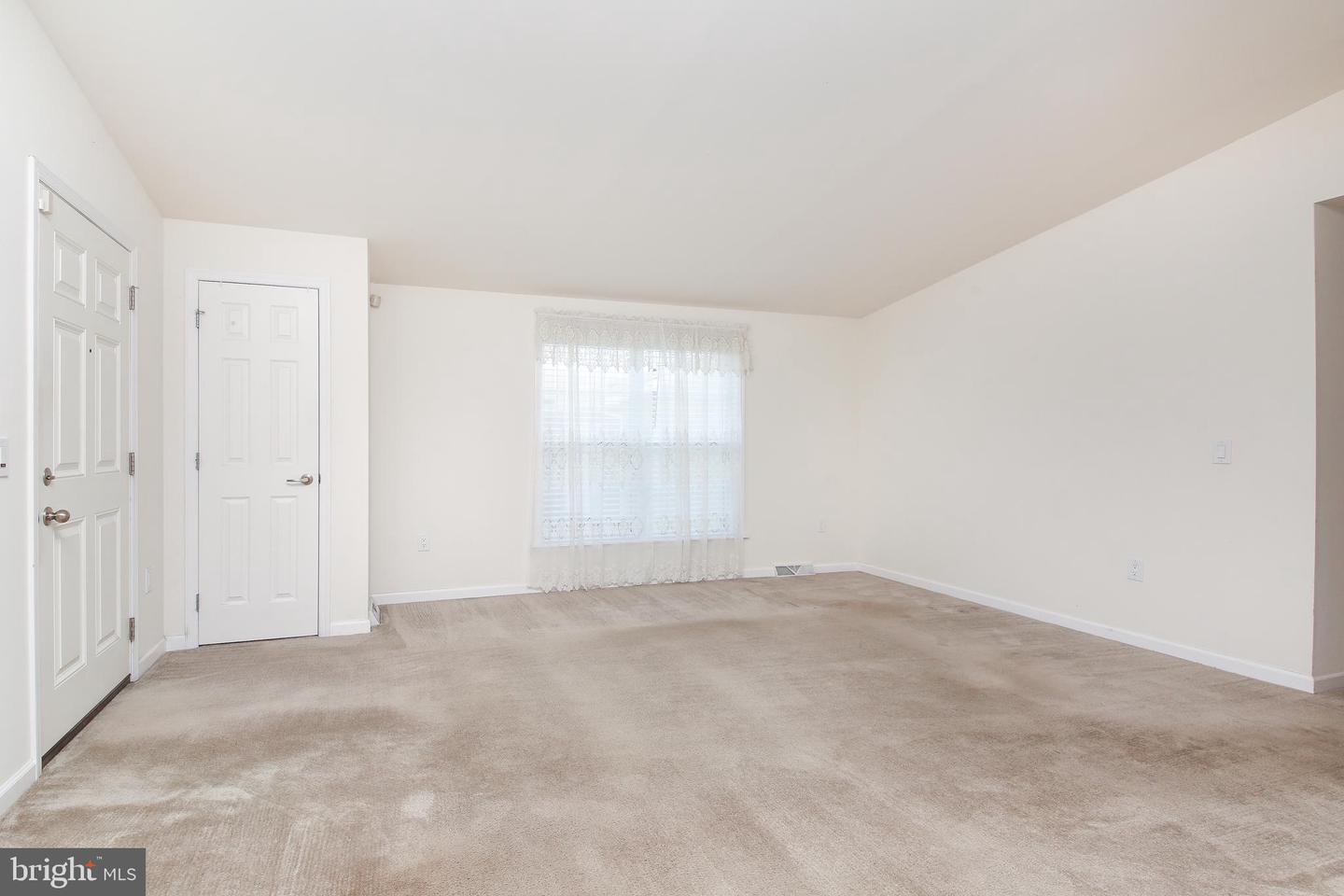 108 Nuthatch Ct W