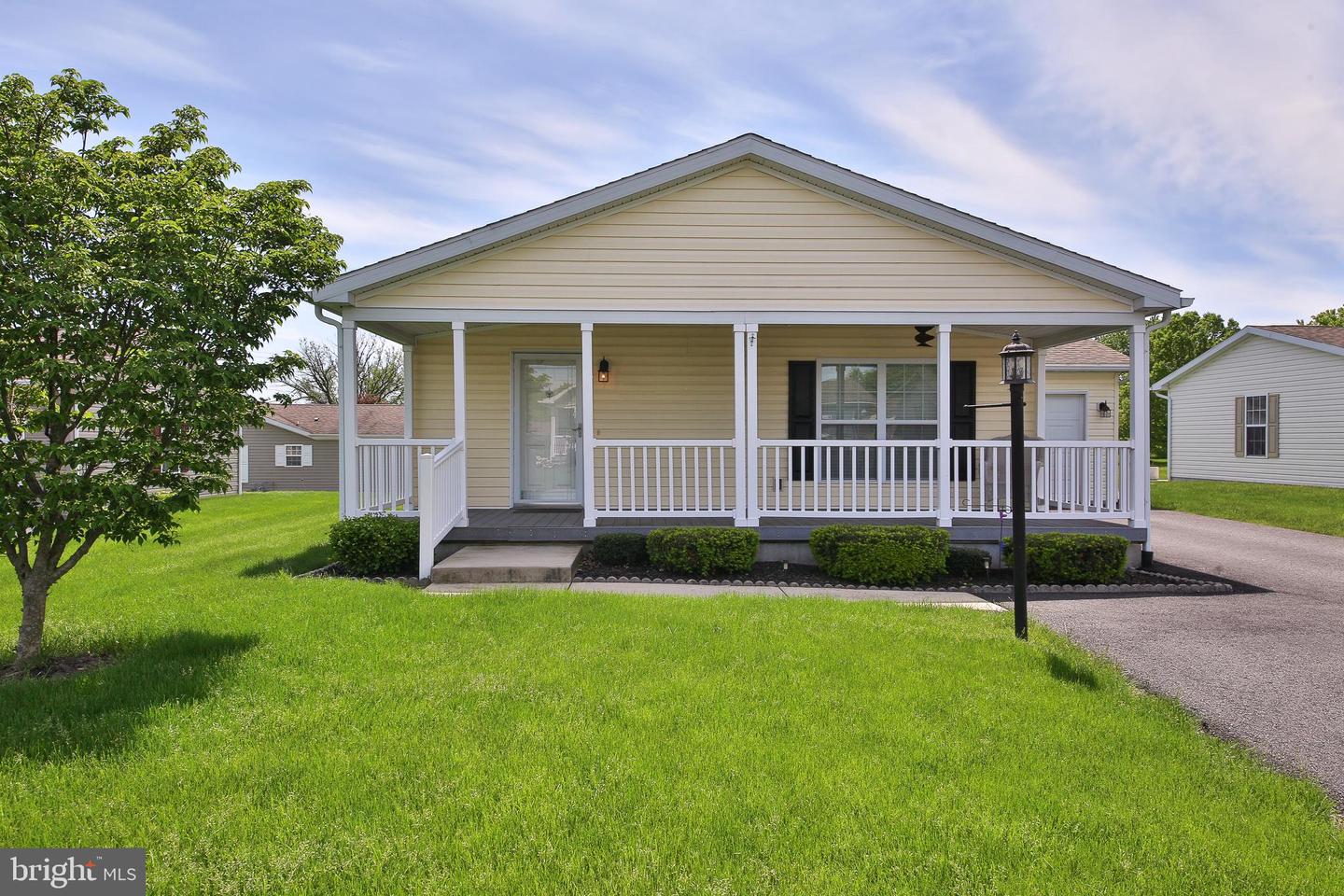 108 Nuthatch Ct W