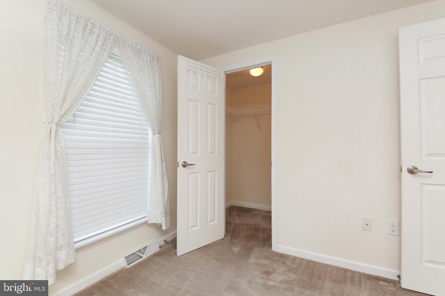108 Nuthatch Ct W