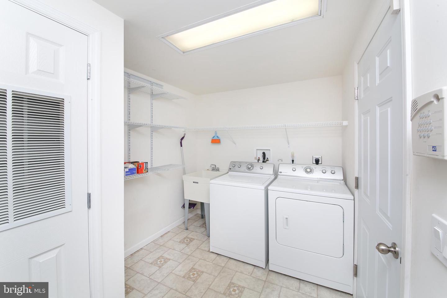 108 Nuthatch Ct W