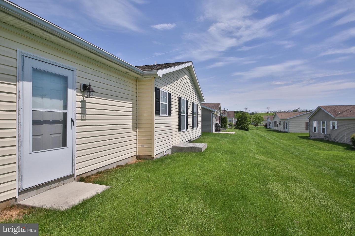 108 Nuthatch Ct W
