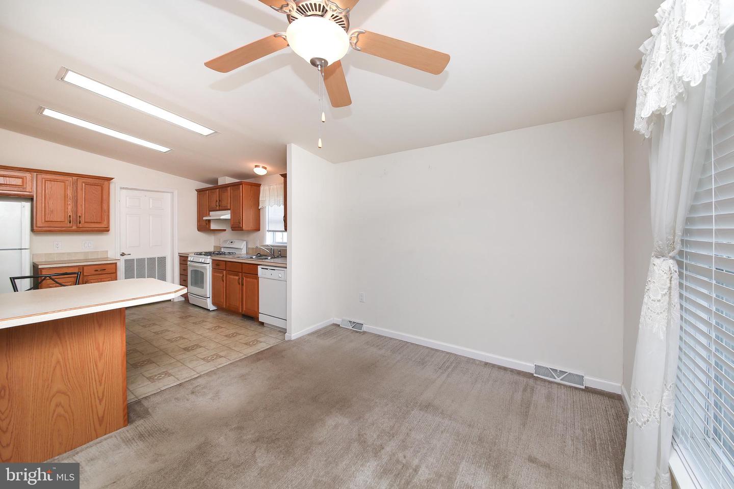 108 Nuthatch Ct W