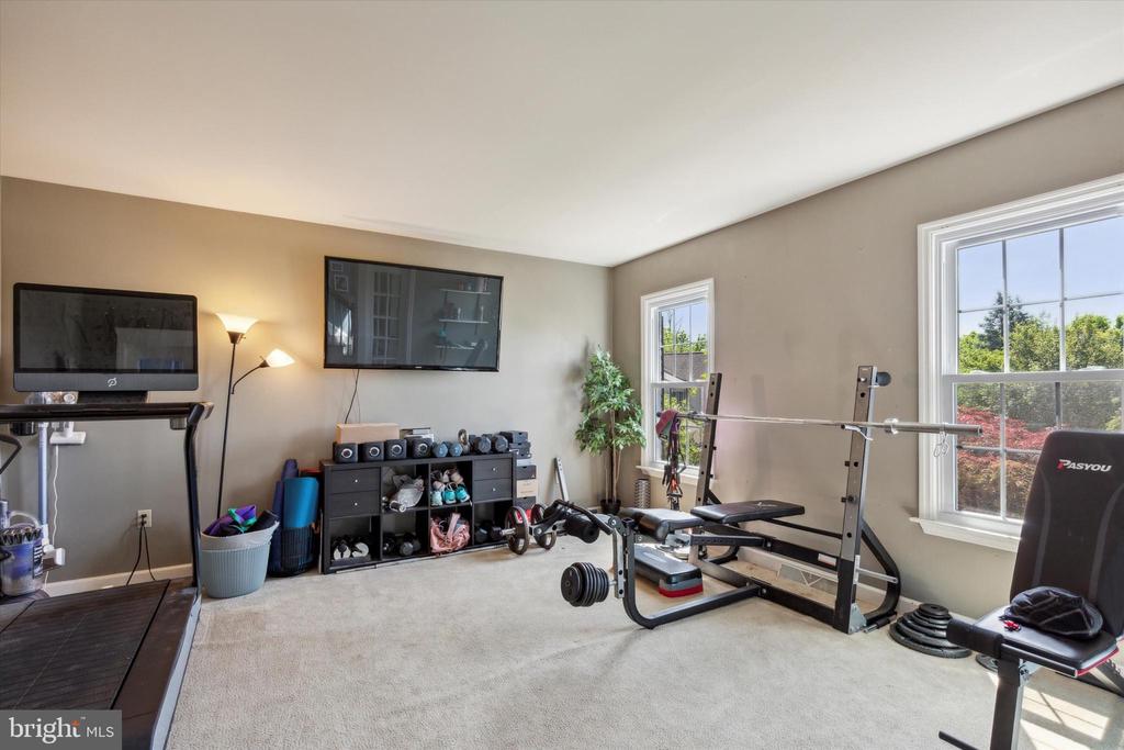 202 Ivy Ln