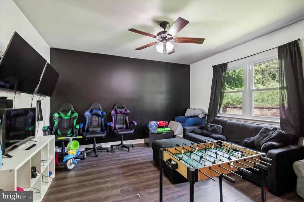 202 Ivy Ln