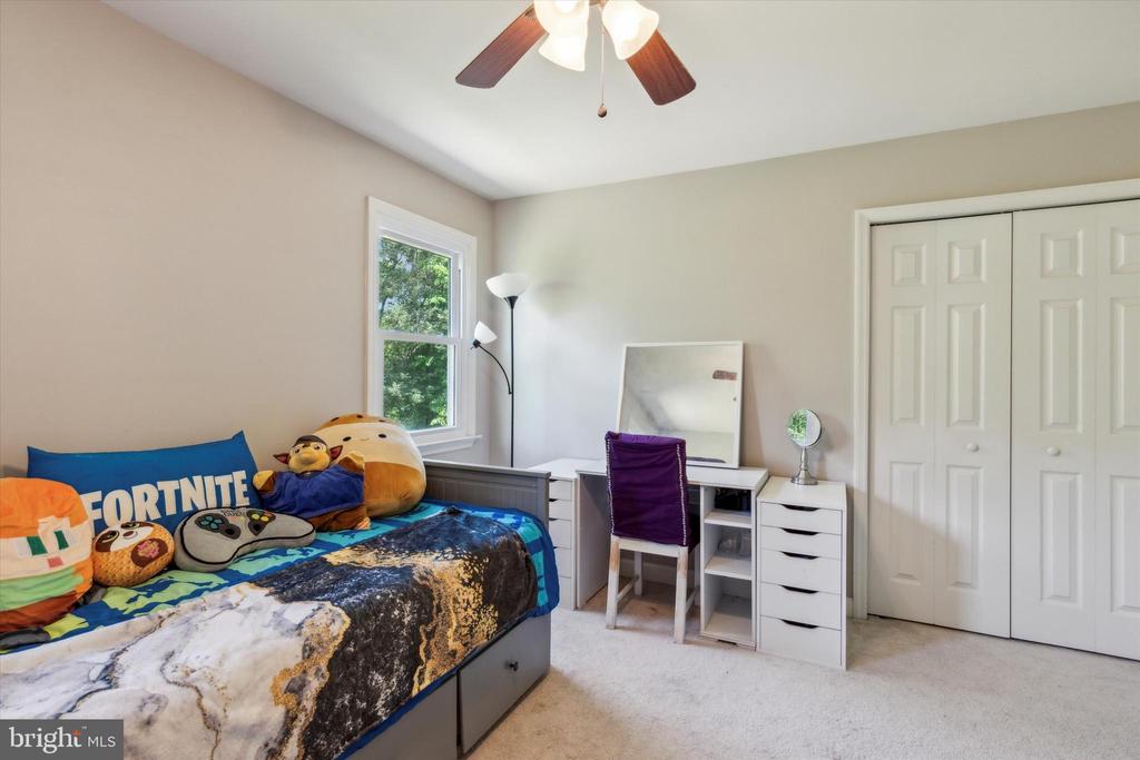 202 Ivy Ln