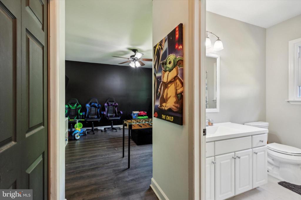 202 Ivy Ln