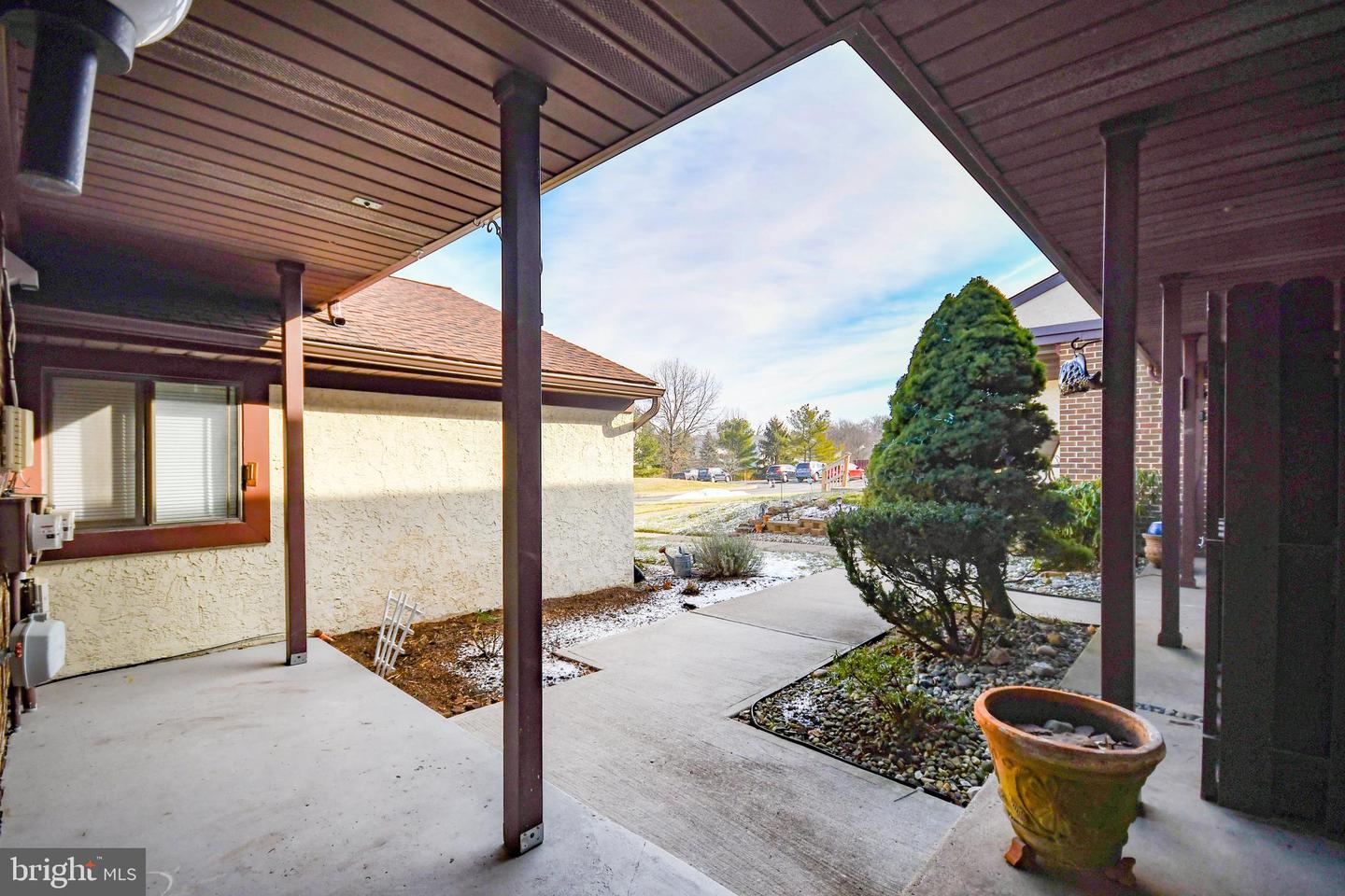 97 Palace Ct