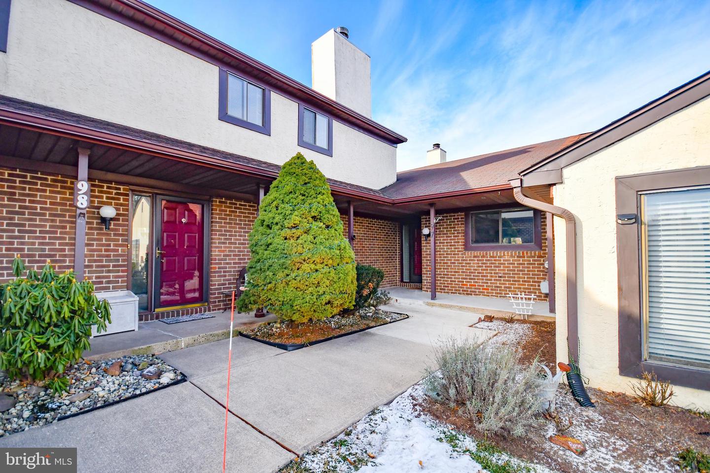 97 Palace Ct