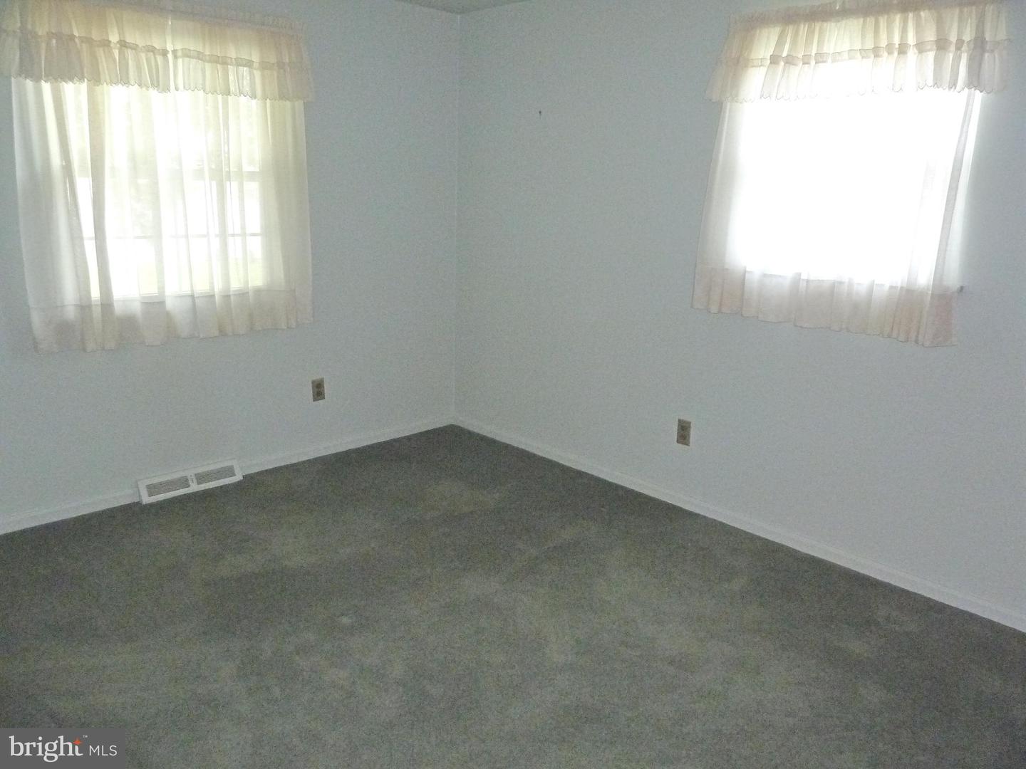 1118 Oak Leaf Ln