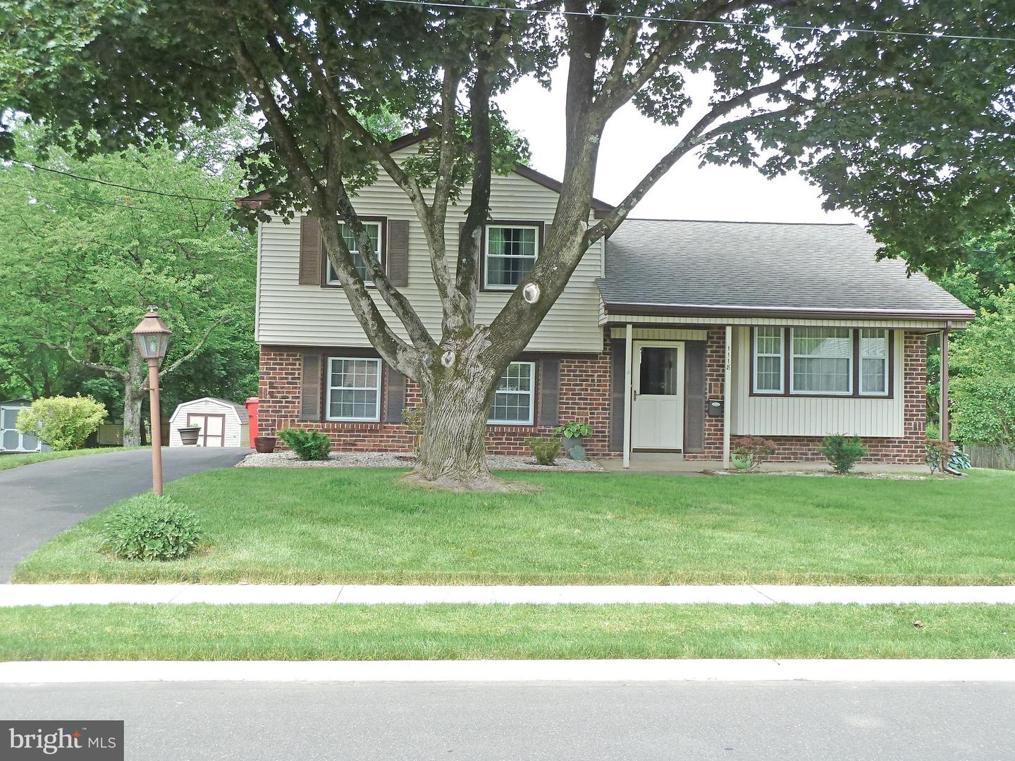 1118 Oak Leaf Ln