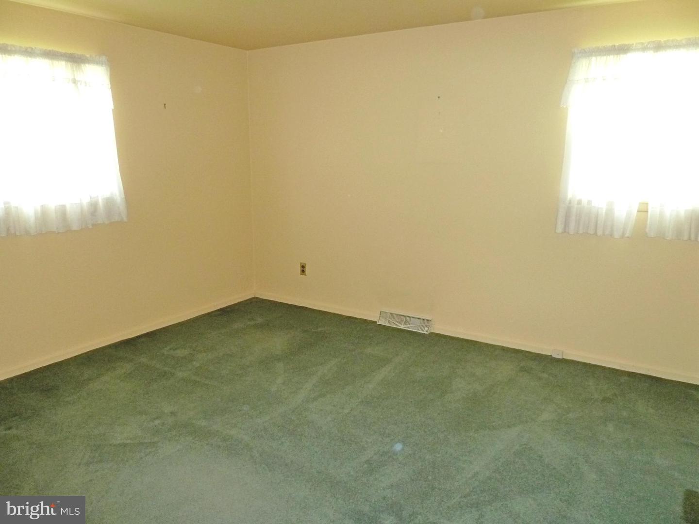 1118 Oak Leaf Ln