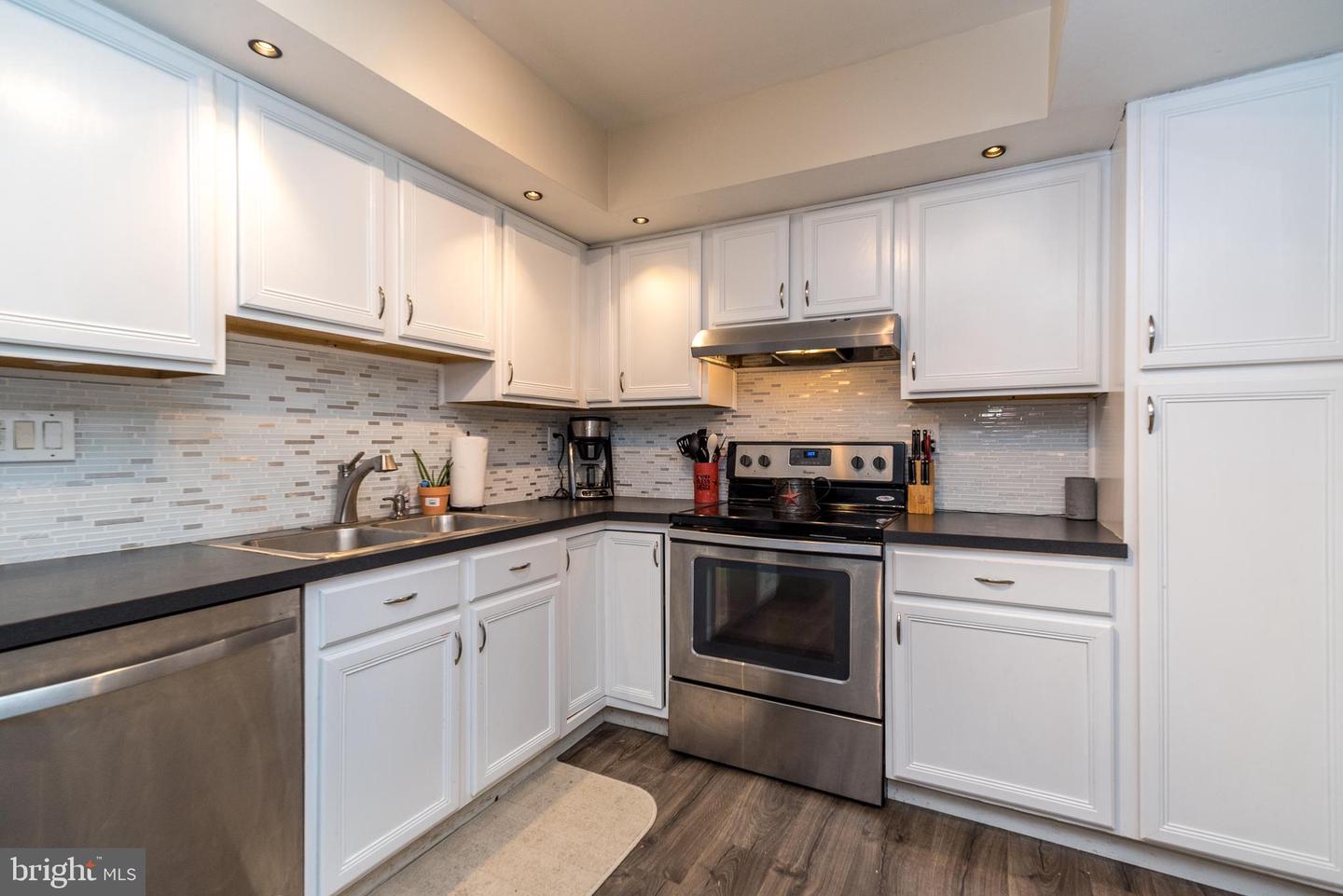 156 Reliance Pl