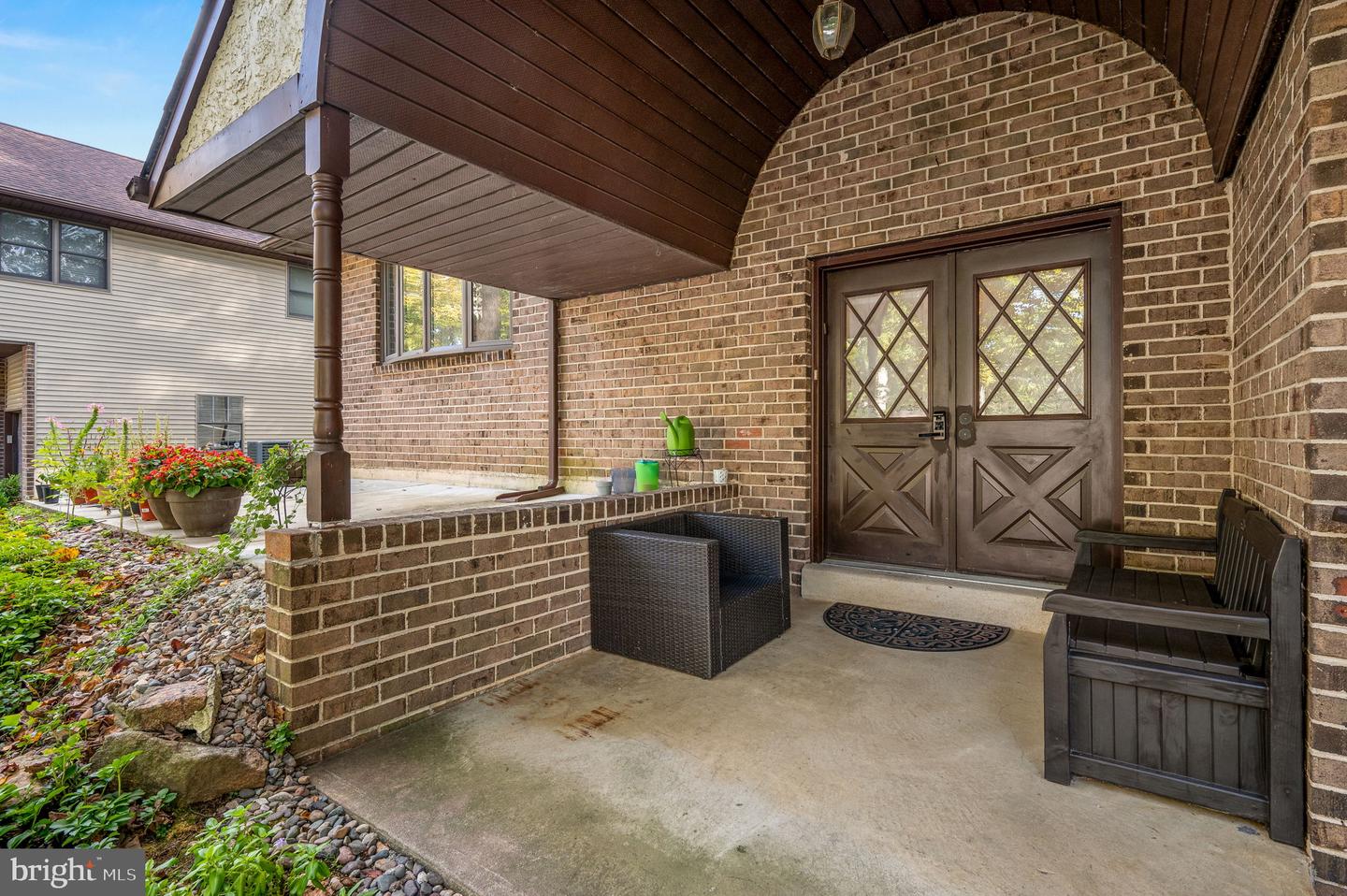 708 Bridgeview Rd