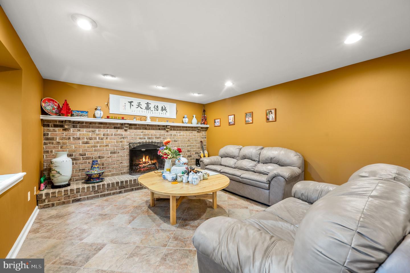 708 Bridgeview Rd