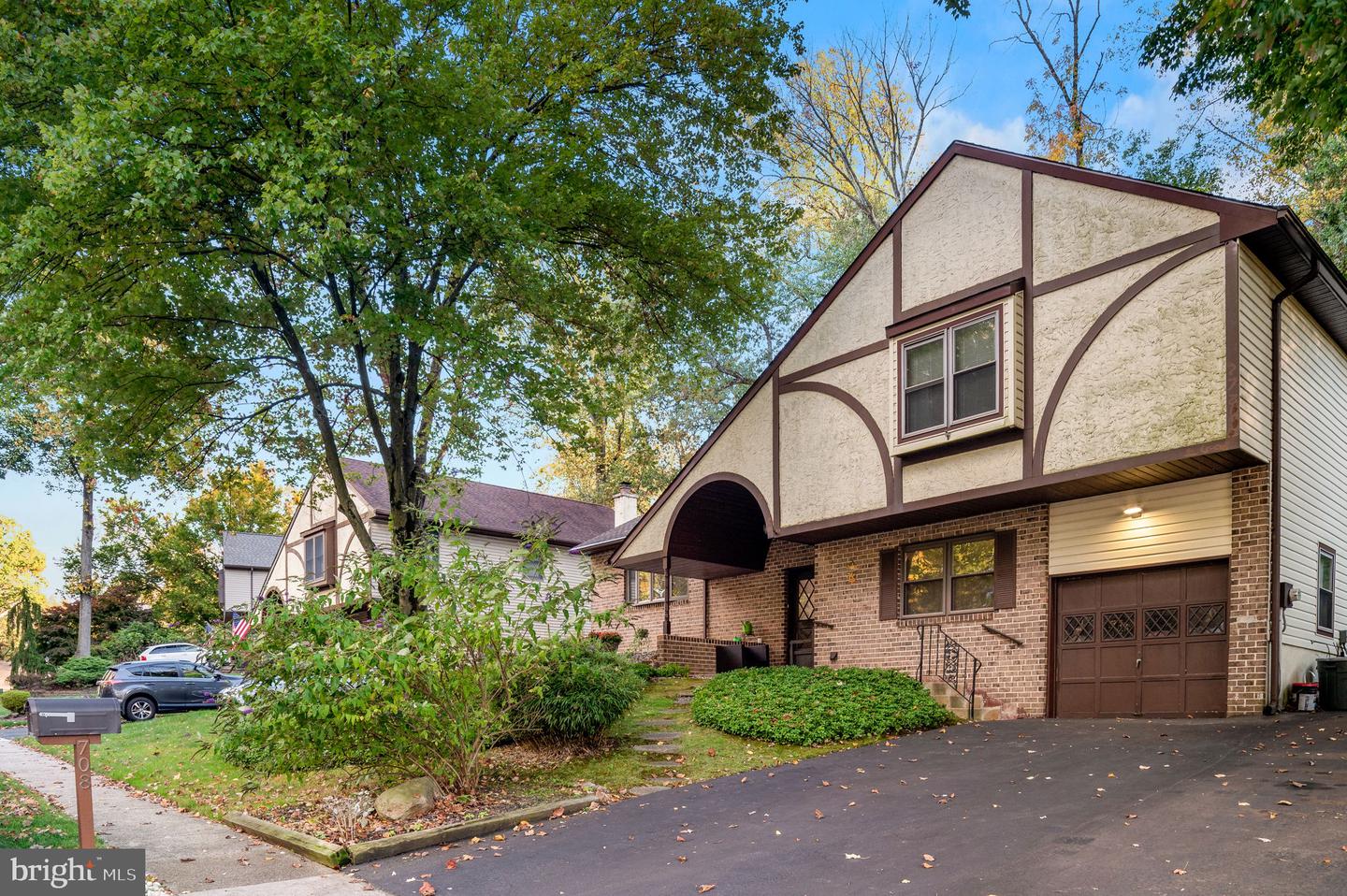 708 Bridgeview Rd