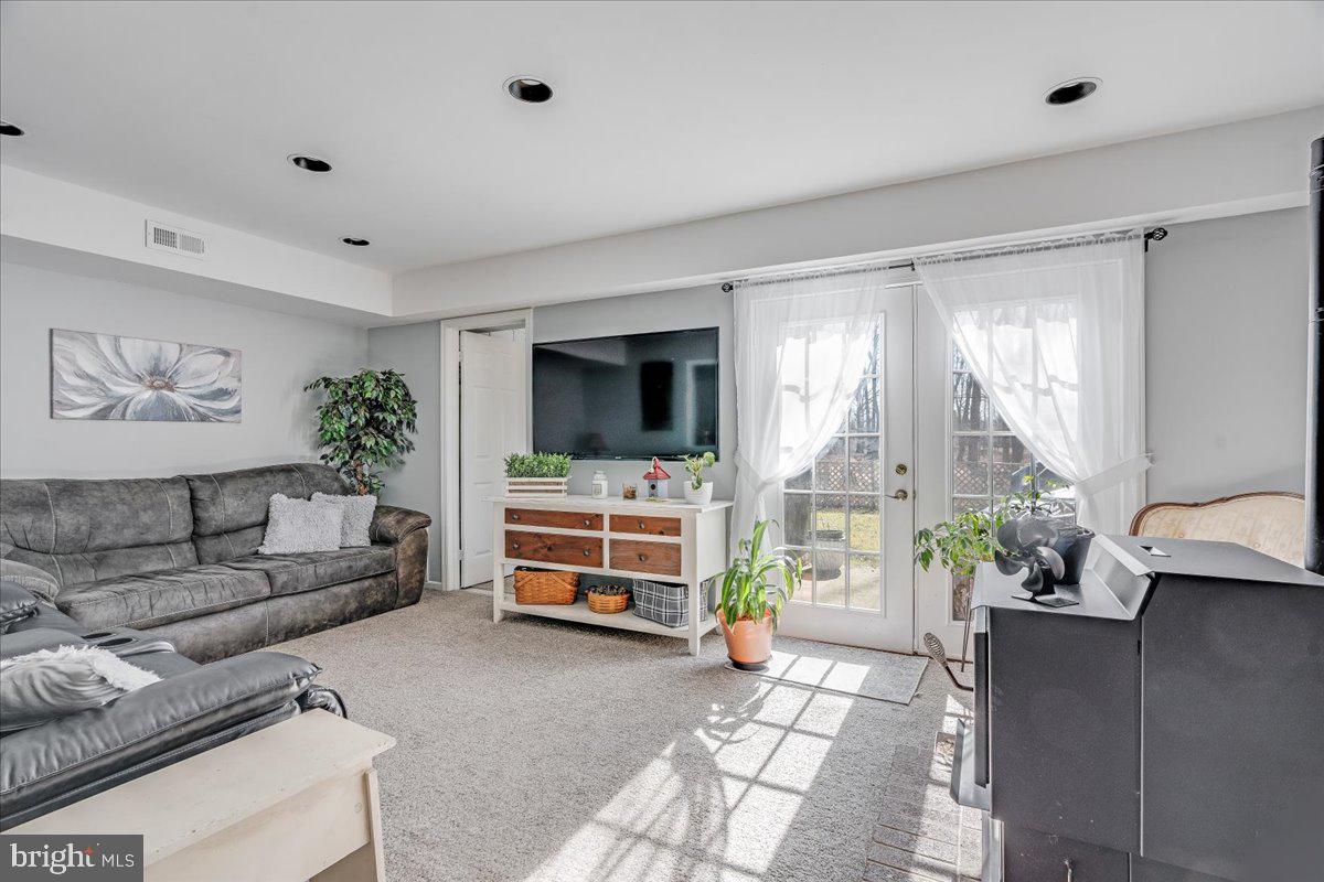 54 Stonegate Rd