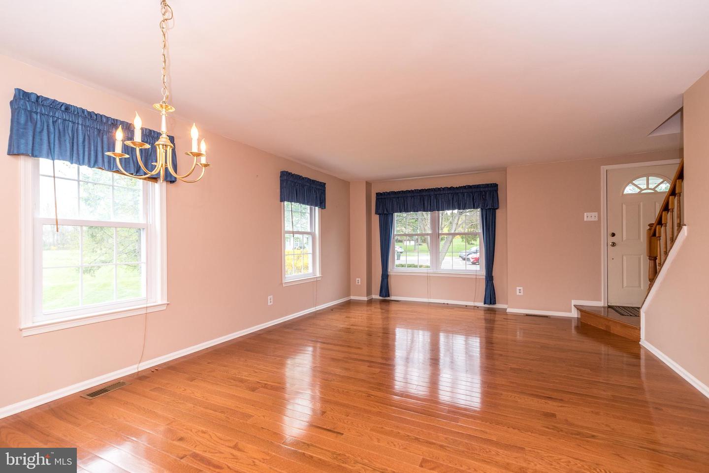 44 Violet Ln
