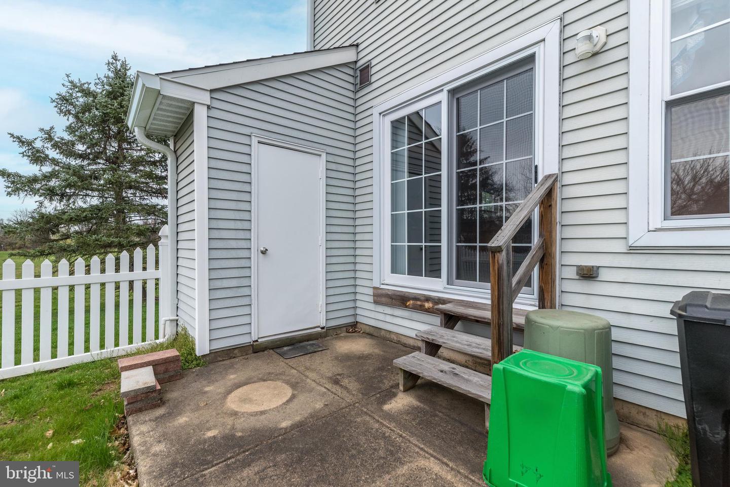 44 Violet Ln