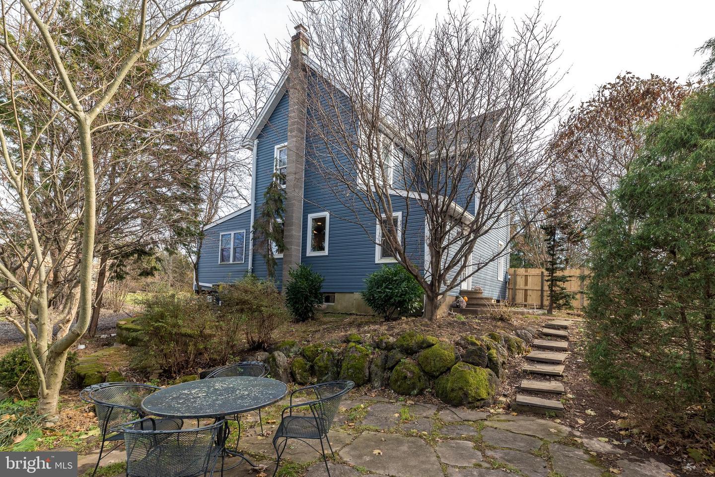 728 Hilltown Pike