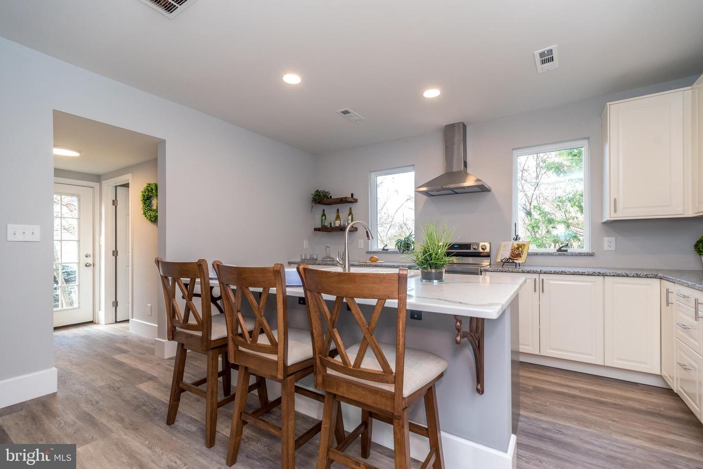 728 Hilltown Pike