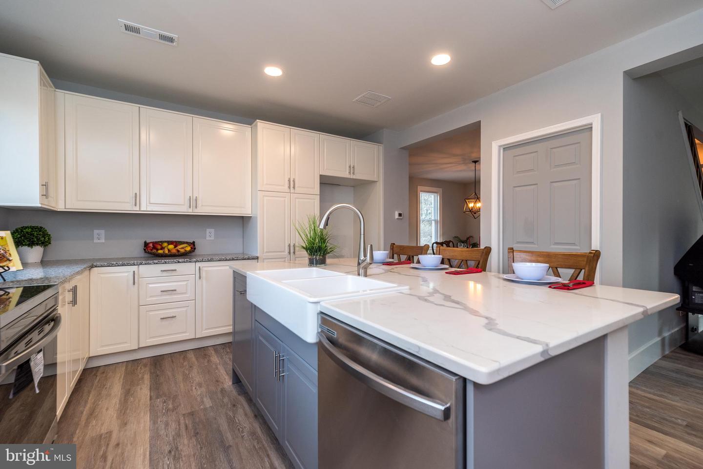 728 Hilltown Pike