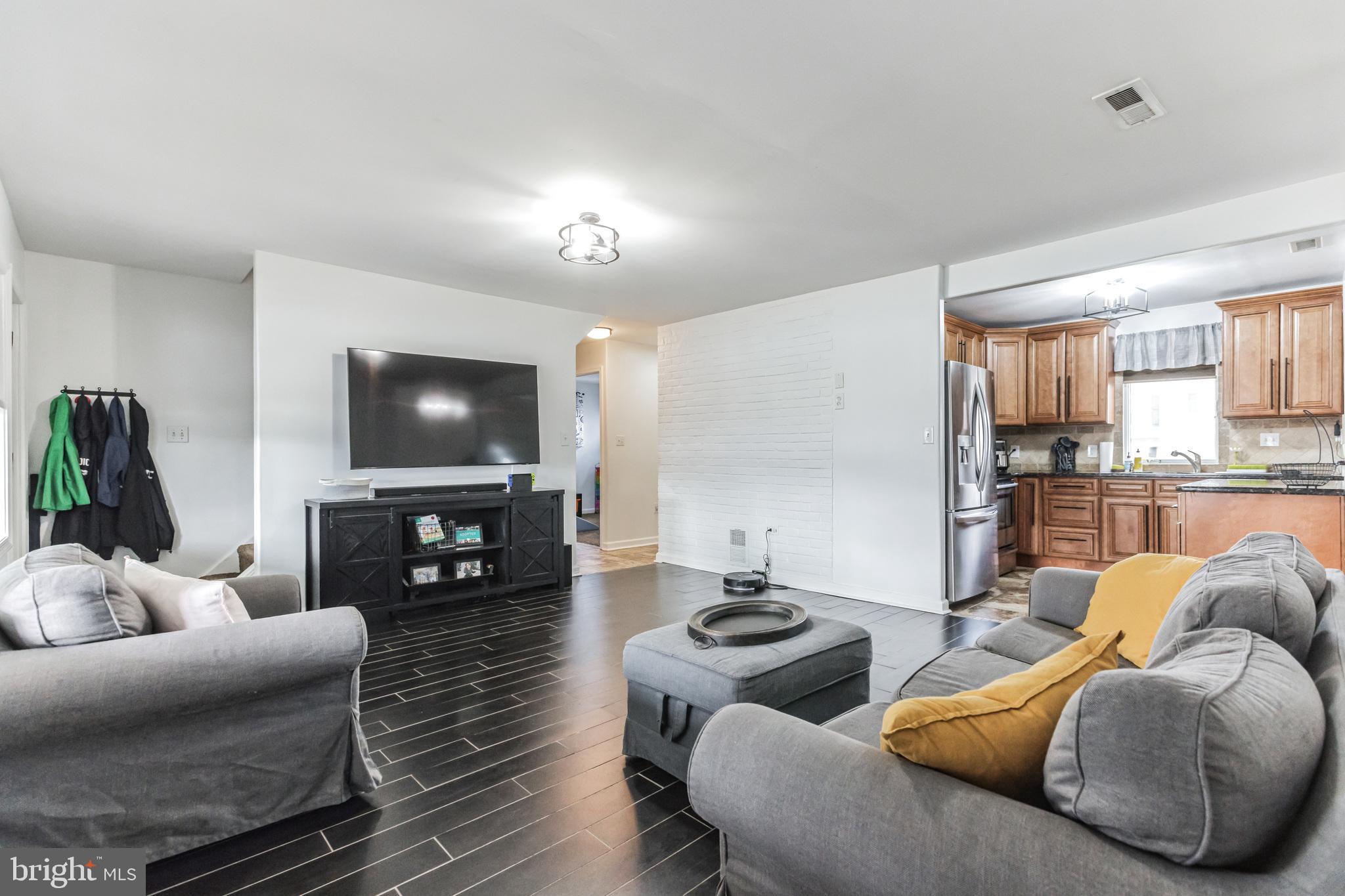 15 Ridge Ln