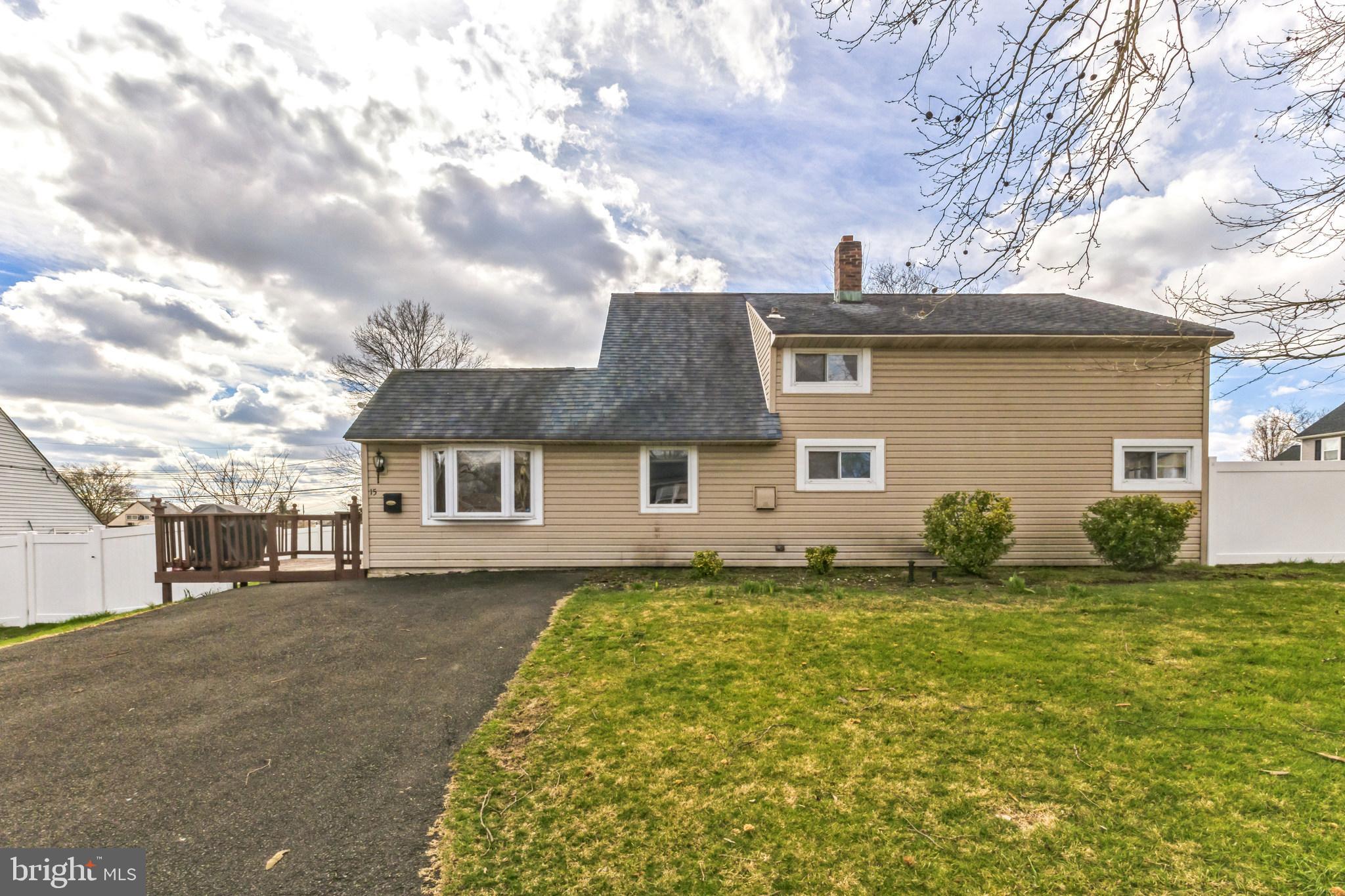 15 Ridge Ln