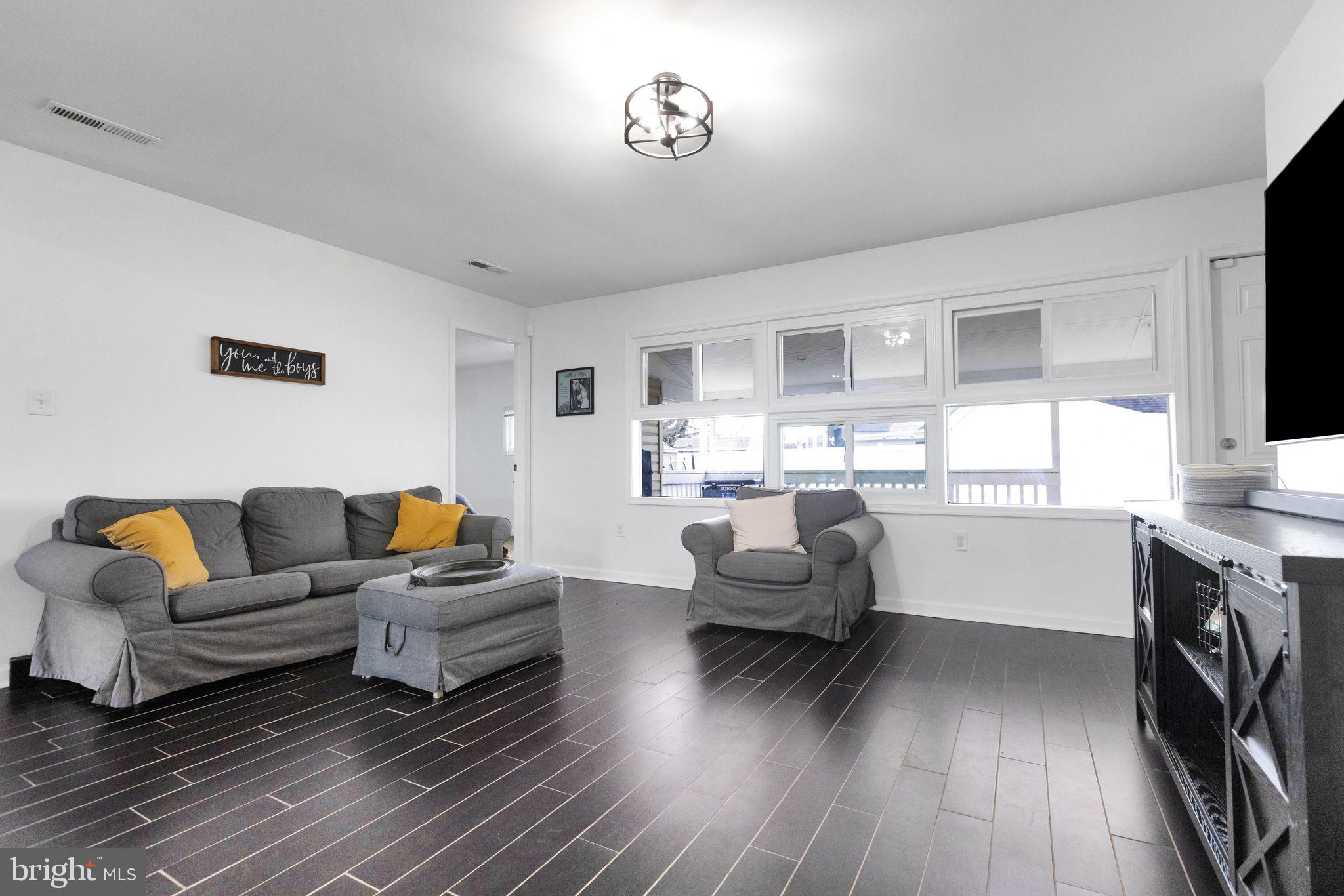 15 Ridge Ln