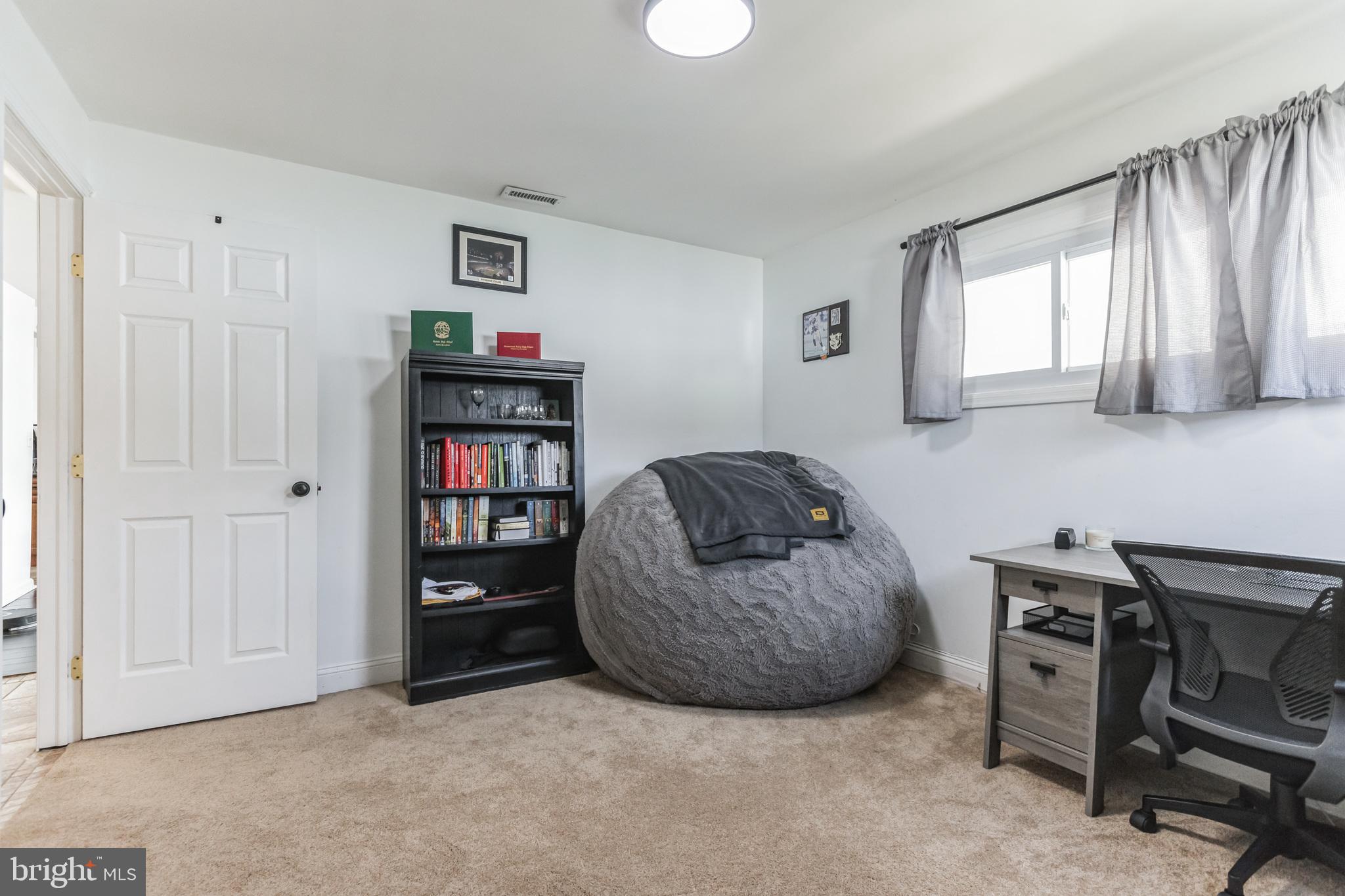 15 Ridge Ln