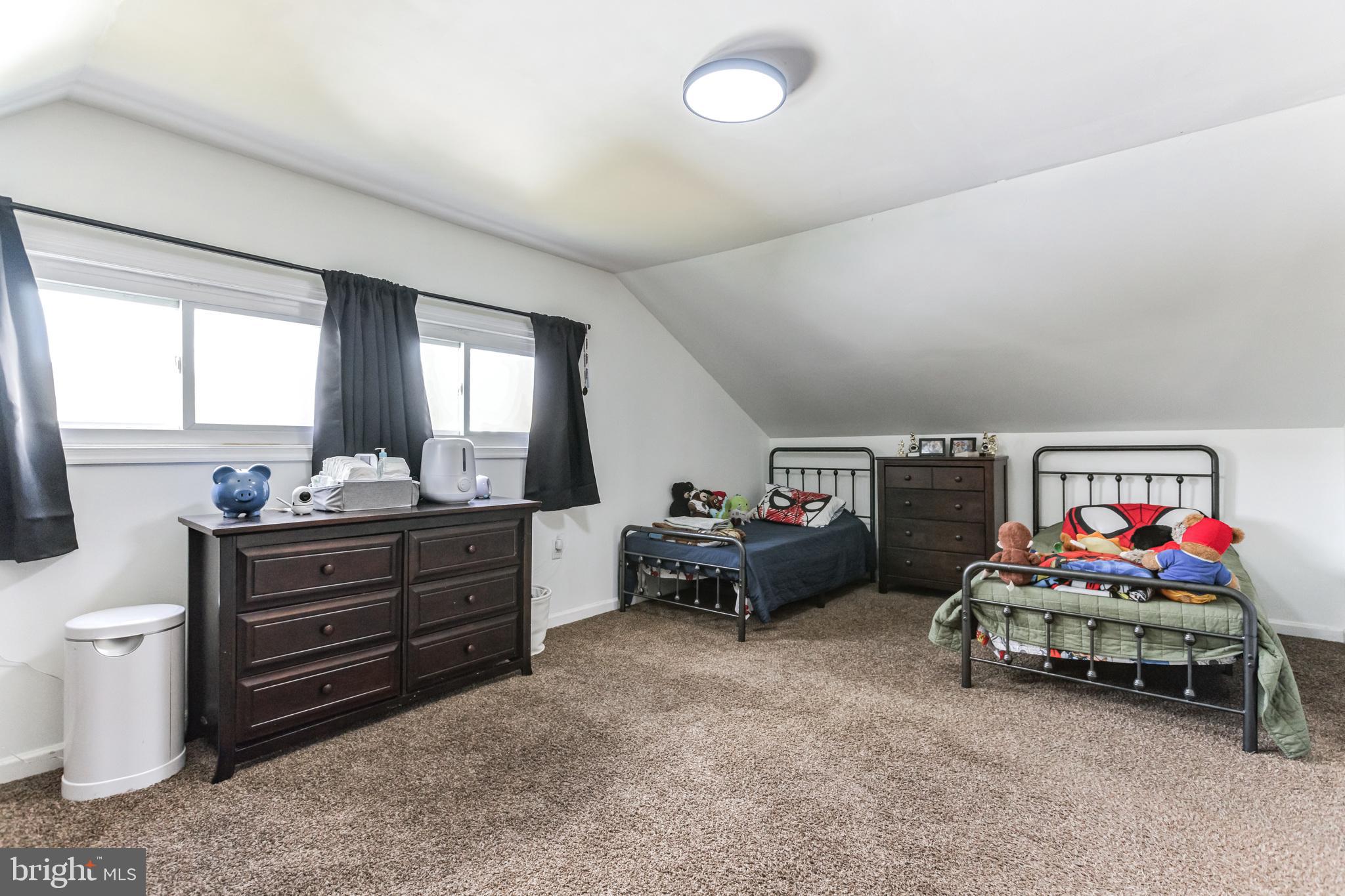 15 Ridge Ln